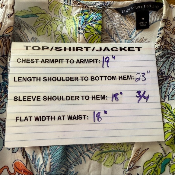 Signature Studio Flamingo Tropical Top Size Medium V-neck Whimsical Resort Wear - Picture 6 of 15